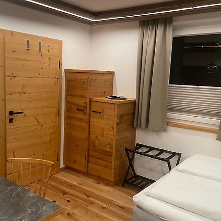 Pension Und Apartment Edelweiss ไฮลิเกนบลูท ภายนอก รูปภาพ