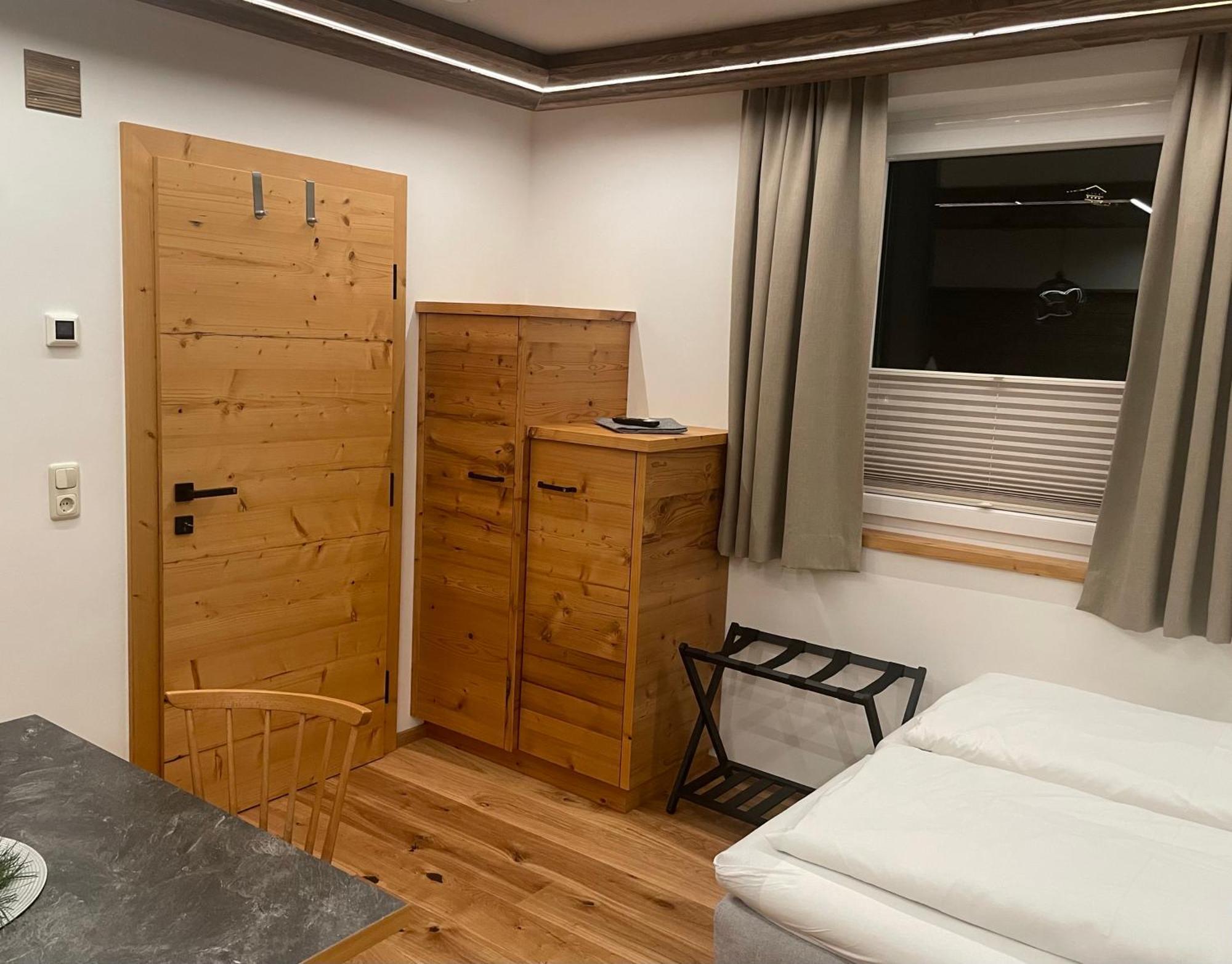 Pension Und Apartment Edelweiss ไฮลิเกนบลูท ภายนอก รูปภาพ