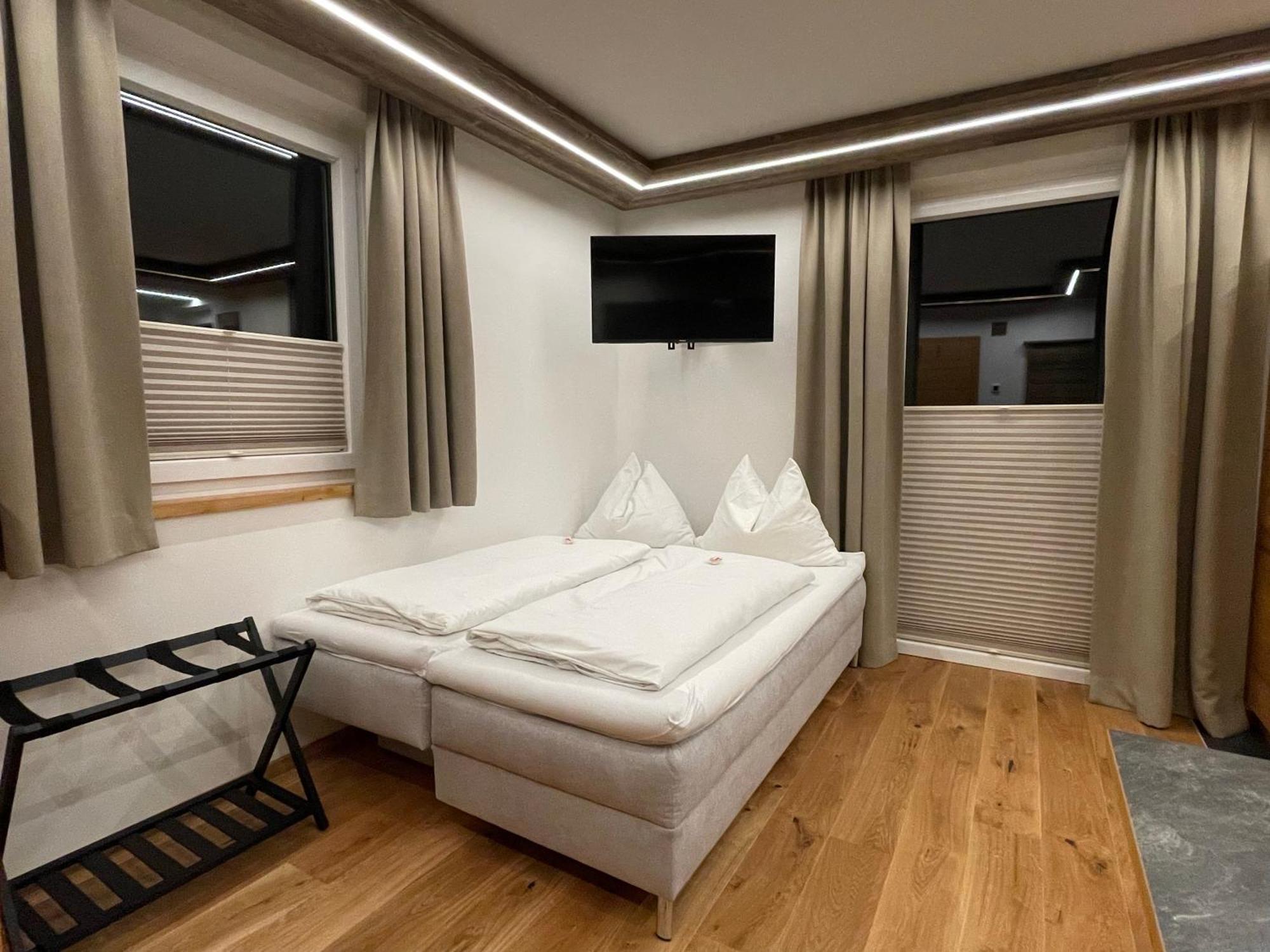 Pension Und Apartment Edelweiss ไฮลิเกนบลูท ภายนอก รูปภาพ